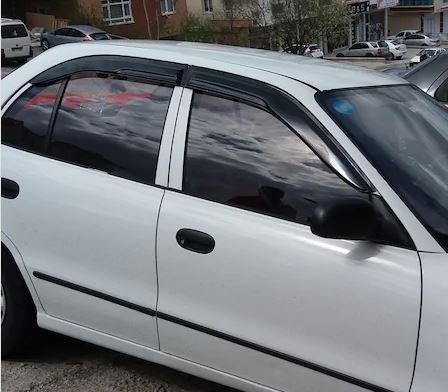 Juego de 4 deflectores de viento Mugen para Hyundai Accent (modelo Egg) 95-00