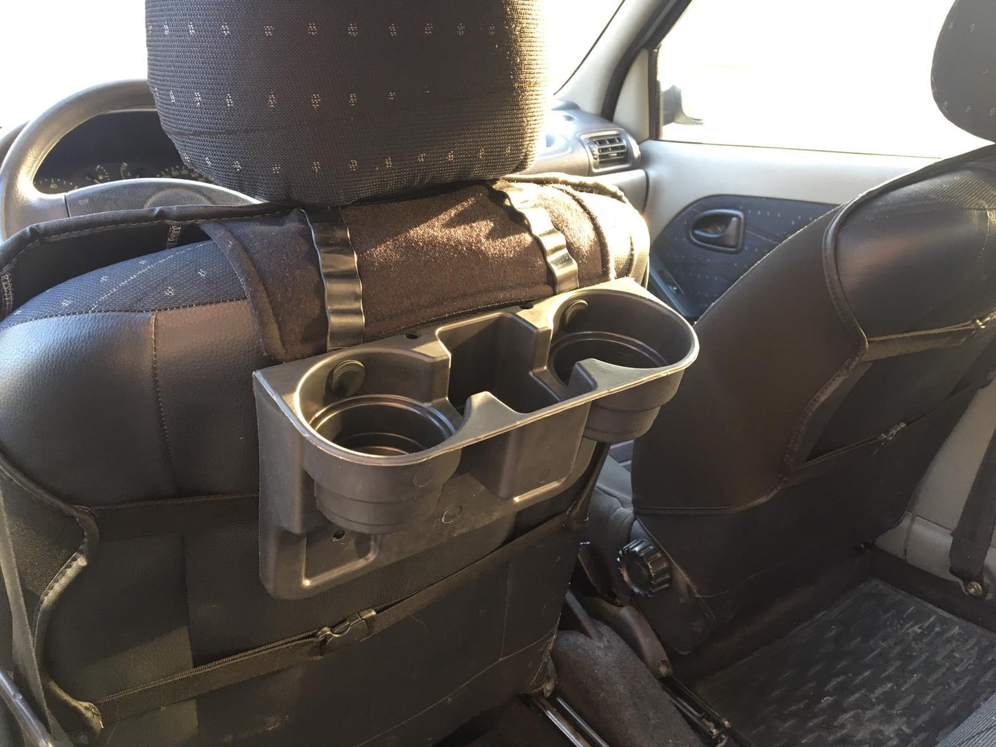 Portavasos y reposacabezas para coche, negro