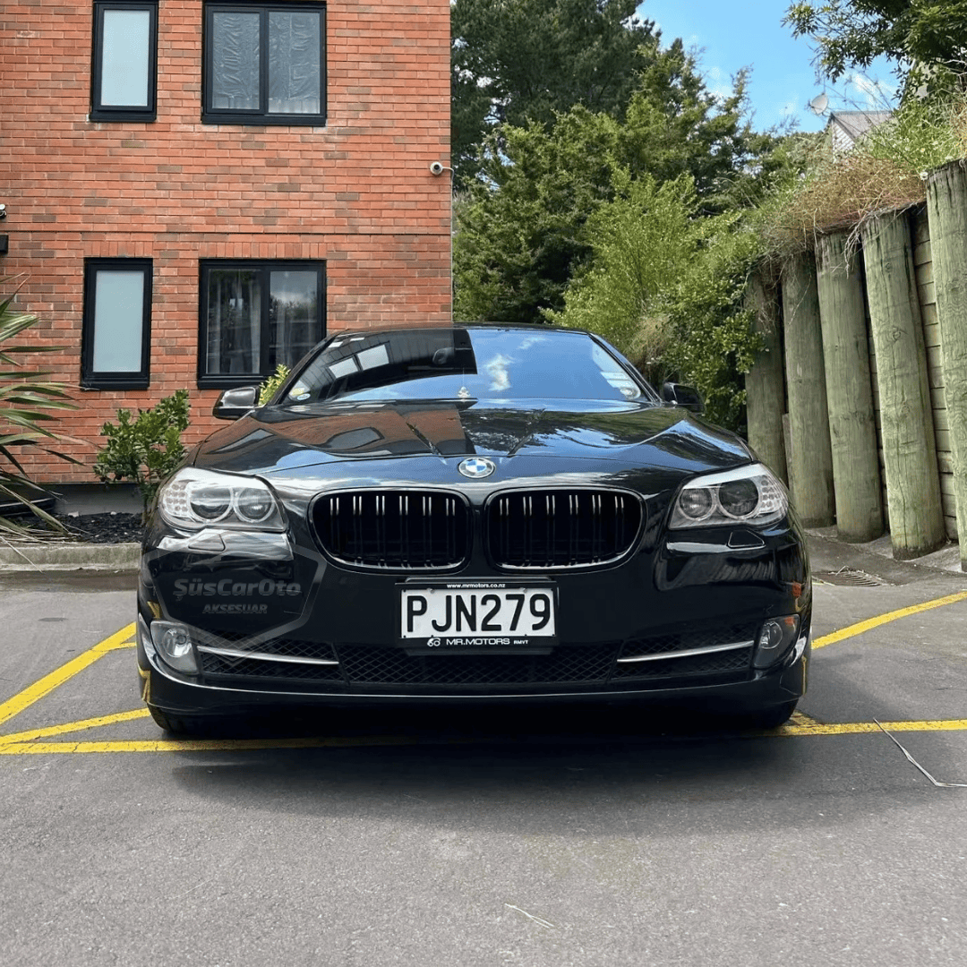 Rejilla delantera riñón compatible con BMW Serie 5 F10 2010-2017 Estilo M5 Doble línea Importado Negro piano 1ª clase Juego derecho e izquierdo