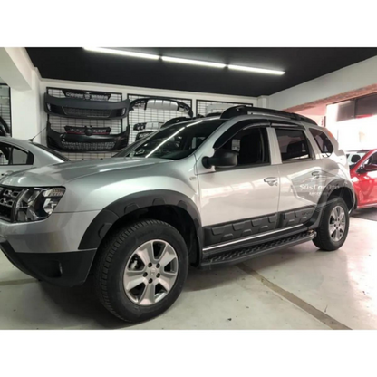 Dacia Duster 2010-2017 Compatible, Juego de 12 Piezas, Set de Molduras A Cuadros, Protectores de Puerta con Letras "Duster" y Revestimiento de Guardabarros de Plástico