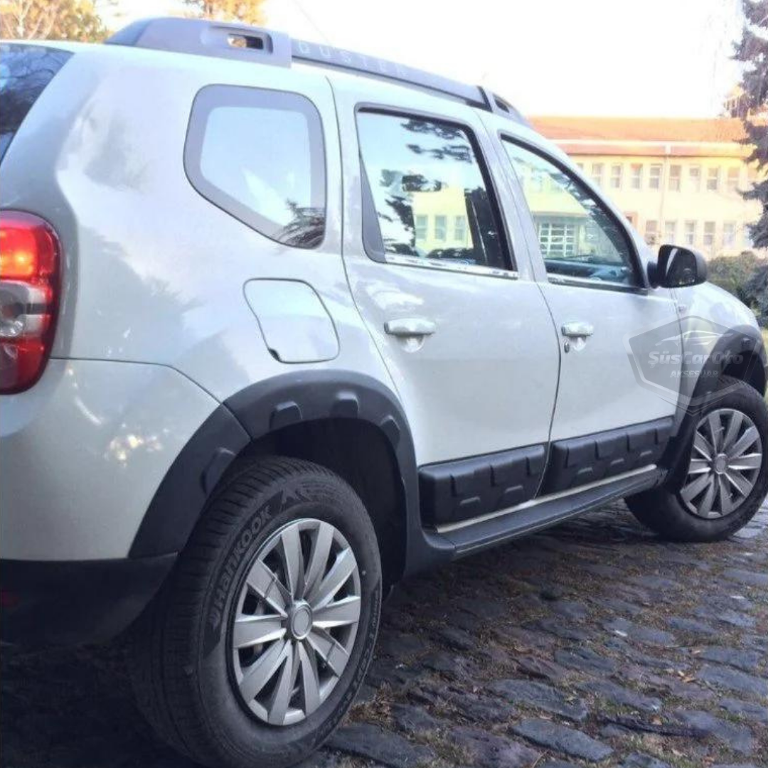 Dacia Duster 2010-2017 Compatible, Juego de 12 Piezas, Set de Molduras A Cuadros, Protectores de Puerta con Letras "Duster" y Revestimiento de Guardabarros de Plástico