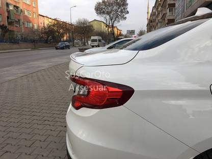 Spoiler delgado para maletero Fiat Egea Piano Black - Blanco Brillante