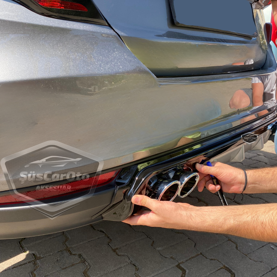 Fiat Egea Sedan 2015 en adelante difusor trasero Piano Black específico para vehículo con 4 salidas de escape cromadas, añadido de parachoques trasero negro brillante, importado de 1ª clase