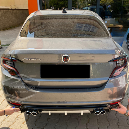 Fiat Egea Sedan 2015 en adelante difusor trasero Piano Black específico para vehículo con 4 salidas de escape cromadas, añadido de parachoques trasero negro brillante, importado de 1ª clase