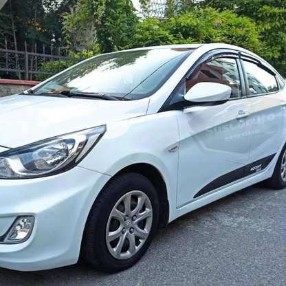 Hyundai Accent Blue 2011-2018 Juego de deflectores de viento Mugen para ventanas, negro piano, 4 piezas, importado