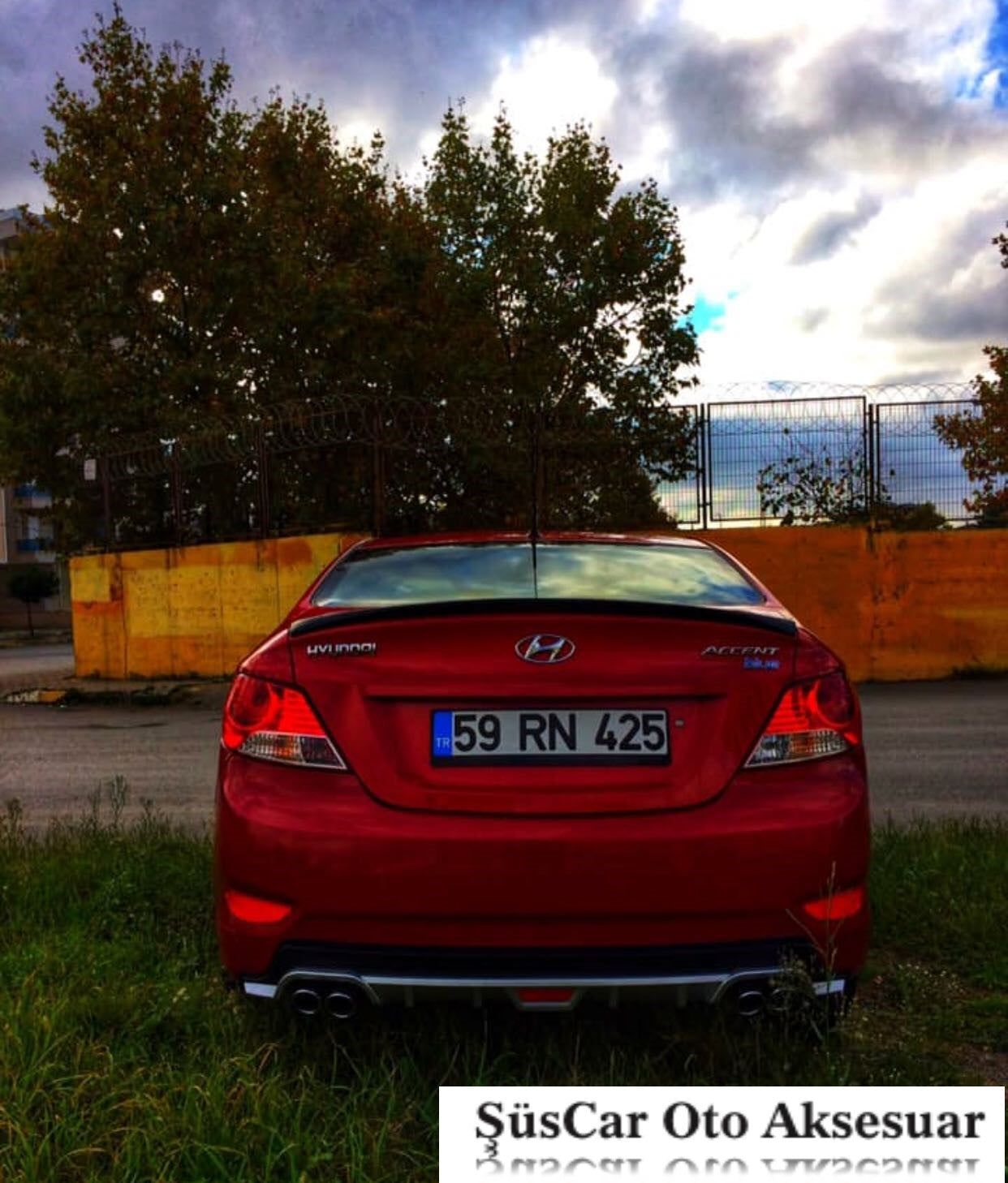Difusor con aspecto de escape cuádruple para parachoques Hyundai Accent Blue