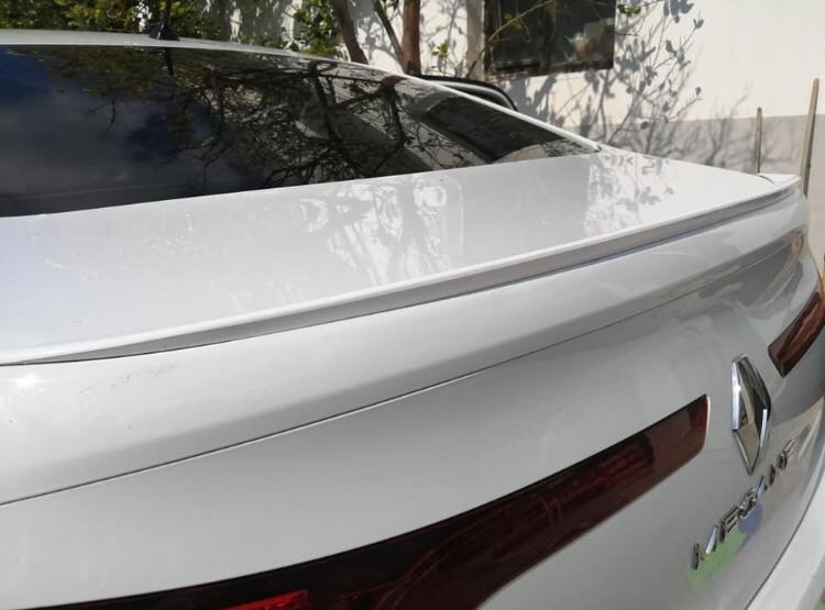 Spoiler de maletero Renault Megane 4 Sedan Piano Black-Blanco