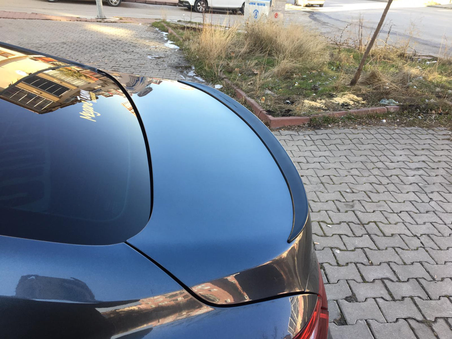 Spoiler de maletero Renault Megane 4 Sedan Piano Black-Blanco