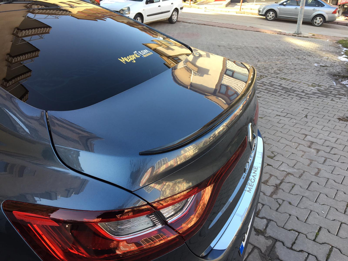 Alerón de maletero Renault Megane 4 Sedán Piano Negro