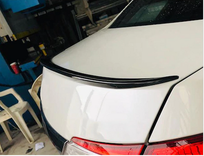 Toyota Corolla 13-18 Sedán Alerón de Maletero Negro Piano-Blanco