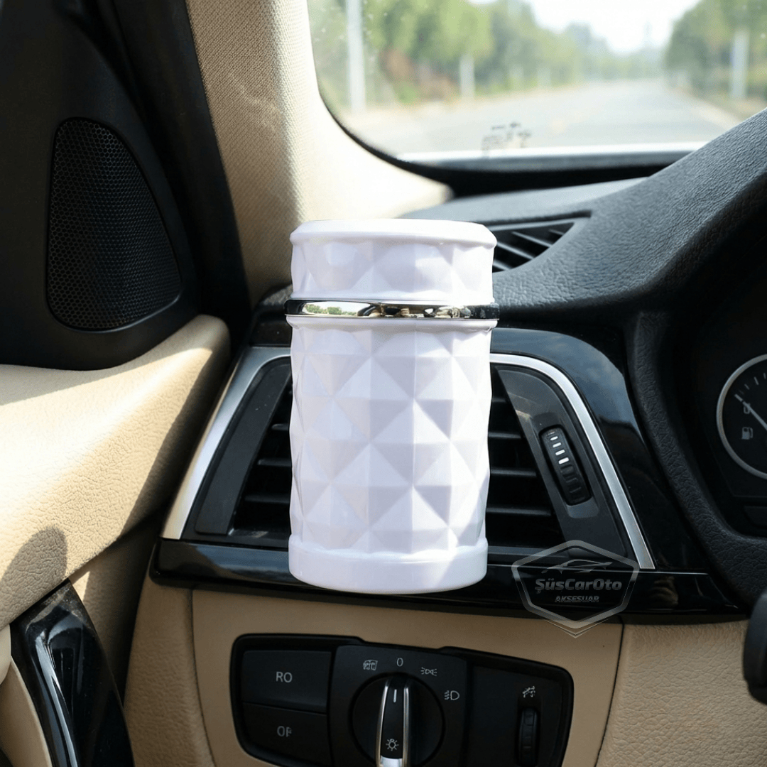Cenicero universal de lujo con luz LED azul con apariencia de piedra de cristal y diamante, con tapa, para coche deportivo, color blanco.