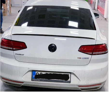 Volkswagen Passat B7 / B8 / 8.5 Alerón de maletero negro piano