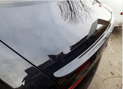 Volkswagen Passat B7 / B8 / 8.5 Alerón de maletero negro piano