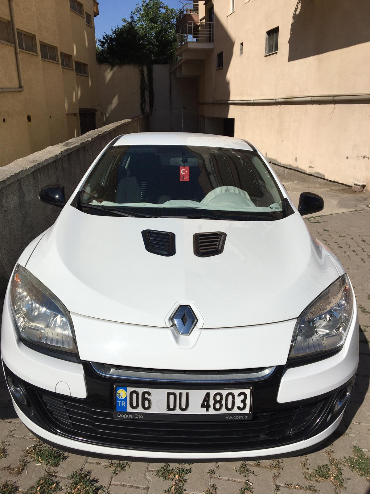 Rejilla de ventilación superior de capó Renault Megane 3 negro piano